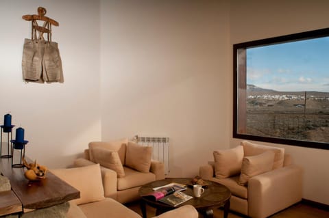 Communal lounge/ TV room, Lake view