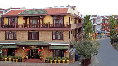 Facade/entrance, Bird's eye view, City view, Garden view, Landmark view