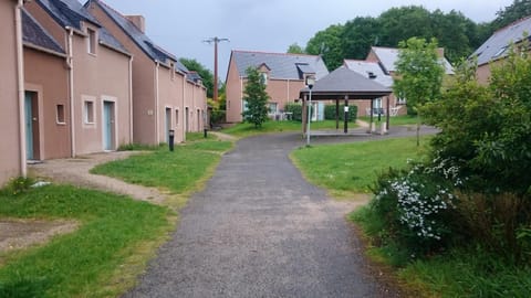 Property building, Day, Neighbourhood