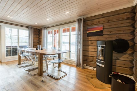 Dining area, Lake view, Mountain view