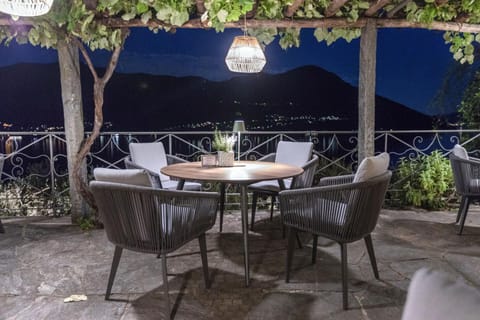 Restaurant/places to eat, Balcony/Terrace