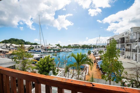 EBT House, appartement, jacuzzi vue mer, 10 min aéroport et port Apartment in Le Gosier