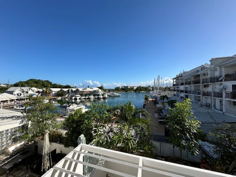 EBT House, appartement, jacuzzi vue mer, 10 min aéroport et port Apartment in Le Gosier