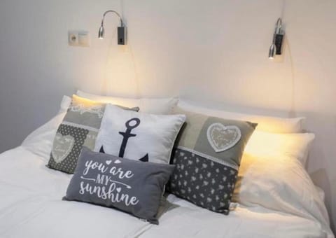 Bed, Living room, Bedroom