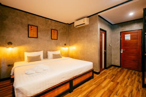 Lanta Chaolay Hostel in Sala Dan