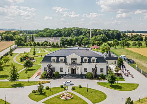 Property building, Off site, Day, Bird's eye view, Summer, View (from property/room), Garden view, Location