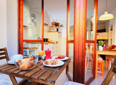 Balcony/Terrace, Kitchen or kitchenette, Living room, Dining area, Breakfast