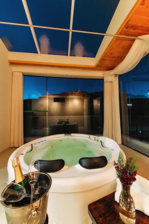 Night, Hot Tub