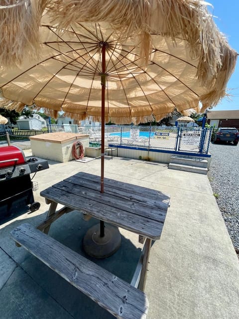 Property building, BBQ facilities, Swimming pool