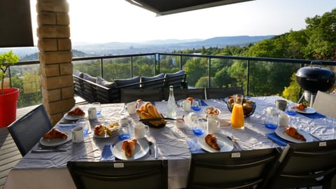 Patio, Balcony/Terrace, Food and drinks, City view, Garden view, Mountain view