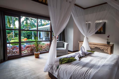 Bed, Bedroom, Garden view