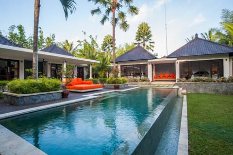 Property building, Garden view, Swimming pool, Swimming pool