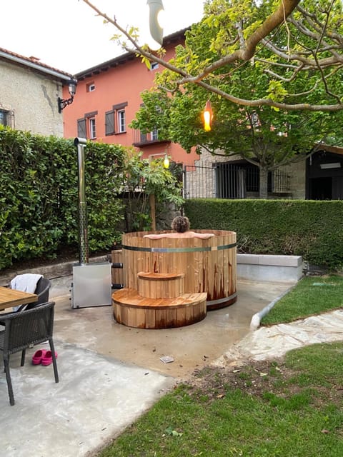 Garden, Hot Tub