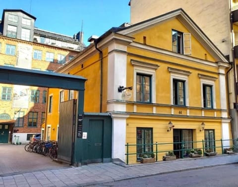 Property building, Street view