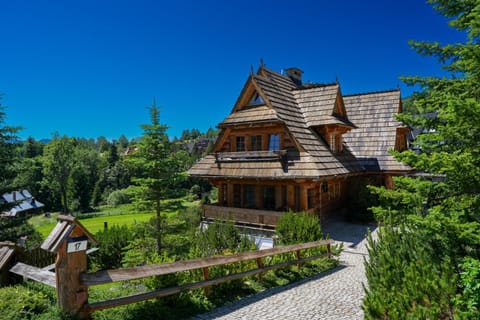 Property building, Day