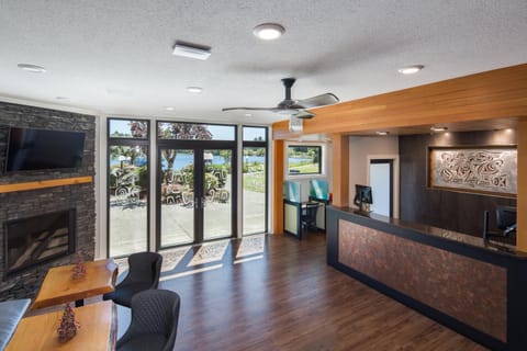Lobby or reception, Garden view, Lake view