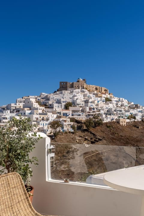 Property building, Nearby landmark, Day, Natural landscape, City view, Mountain view, Sea view