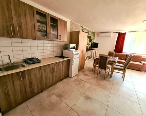Kitchen or kitchenette, Living room
