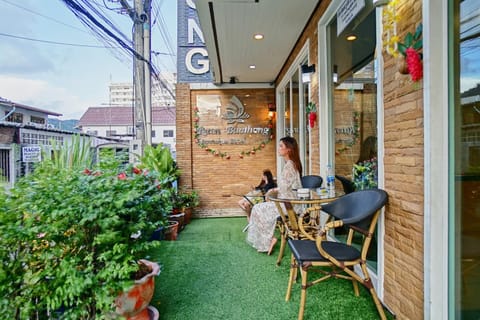Patio, Facade/entrance, Garden