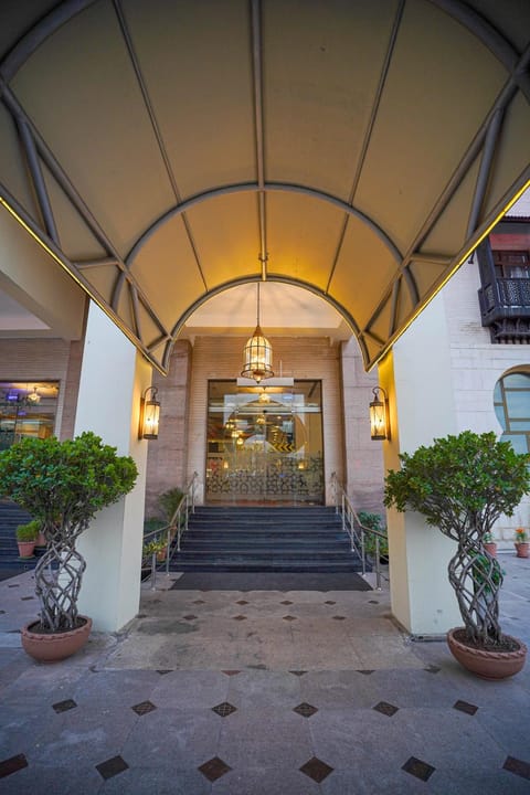 Property building, Facade/entrance, Day