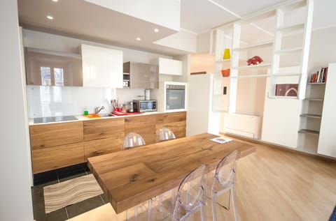 Coffee/tea facilities, Kitchen or kitchenette, Dining area