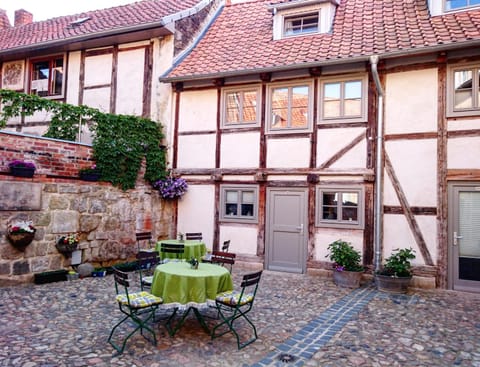 Patio, Facade/entrance