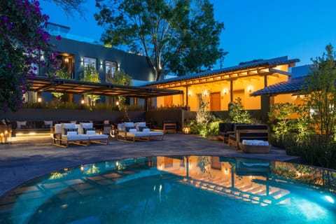 Property building, Night, Pool view, Swimming pool, sunbed