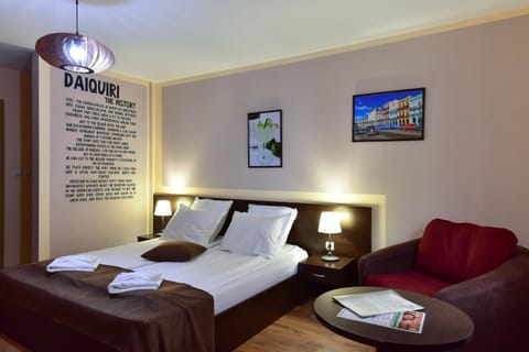 Bed, Photo of the whole room, Seating area, Bedroom, Family, hair dryier, heating, internet