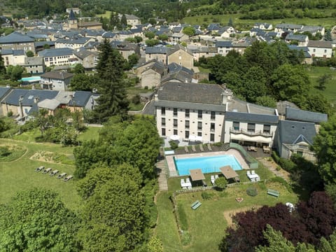 Property building, Bird's eye view, Swimming pool