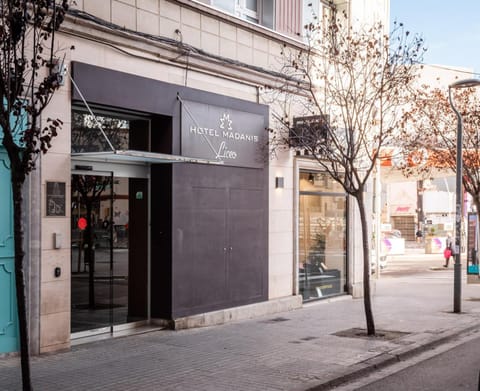 Day, People, Neighbourhood, City view, Street view