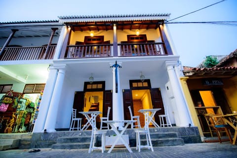 Facade/entrance
