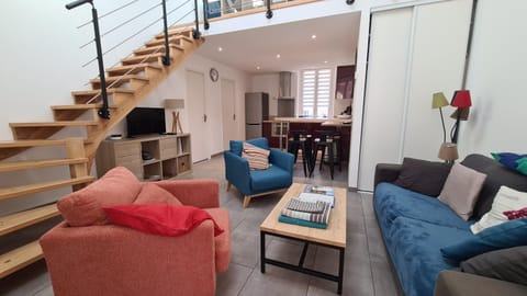 Living room, Seating area