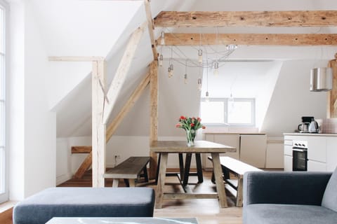 Photo of the whole room, Decorative detail