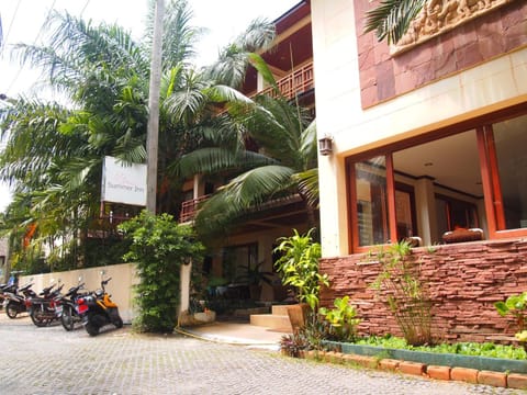 Facade/entrance