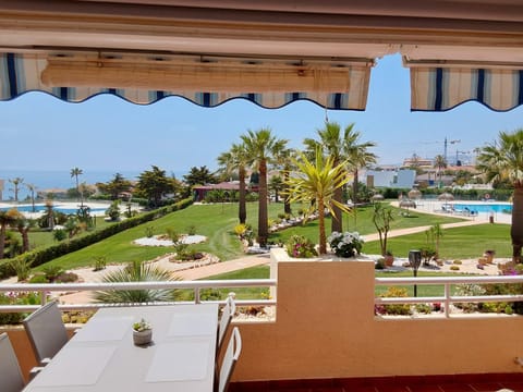 Property building, Balcony/Terrace, Swimming pool