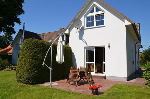 Property building, Garden, Balcony/Terrace