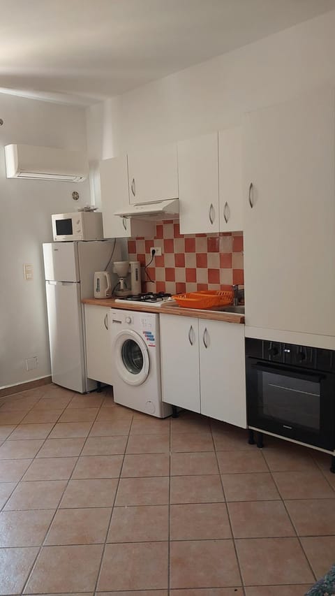 Kitchen or kitchenette, oven, stove, toaster, washing machine, air conditioner