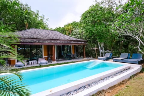 Shower, Property building, Patio, Nearby landmark, Staff, Staff, Bed, Off site, Day, People, Natural landscape, Summer, Garden, Garden, Bathroom, Balcony/Terrace, Living room, Photo of the whole room, Decorative detail, Seating area, Beach, Hiking, Hiking, Cycling, Cycling, Diving, Text overlay, Text overlay, Text overlay, Guests, Guests, Garden view, Garden view, Landmark view, Landmark view, Pool view, Pool view, Area and facilities, Swimming pool, Swimming pool, Meals, Alcoholic drinks, Non alcoholic drinks, Seasons, Location, Certificate/Award, Certificate/Award, Certificate/Award, Parking, safe, safe, wardrobe