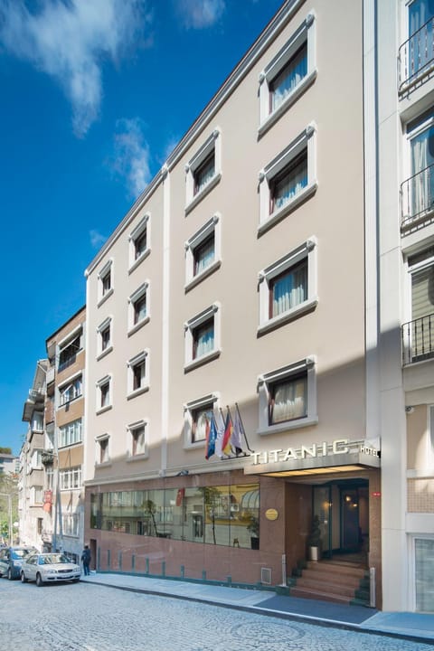 Facade/entrance