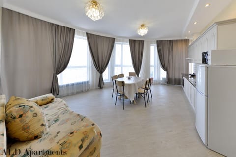Kitchen or kitchenette, Seating area