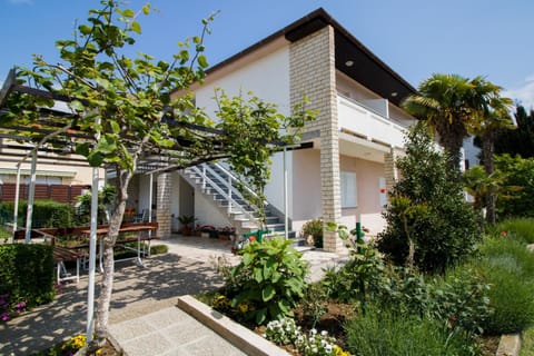 Property building, Facade/entrance, Garden