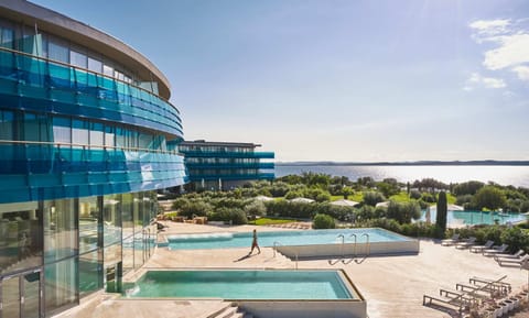 Property building, Day, Natural landscape, Summer, Pool view, Sea view, Swimming pool, Sunrise, Sunset, sunbed