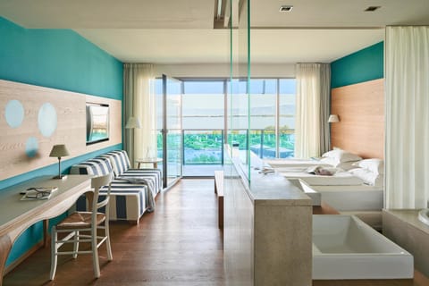 Bed, Bathroom, Balcony/Terrace, Bedroom, Sea view