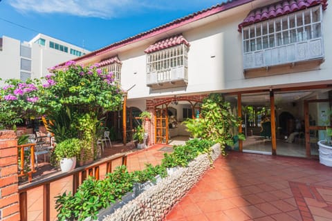 Facade/entrance