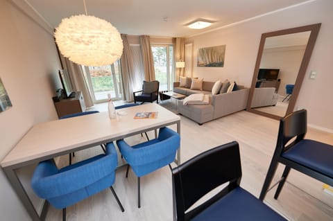 Living room, Photo of the whole room, Seating area, Dining area