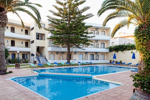 Property building, Patio, Day, Garden, Swimming pool