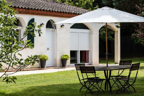 Garden, Dining area