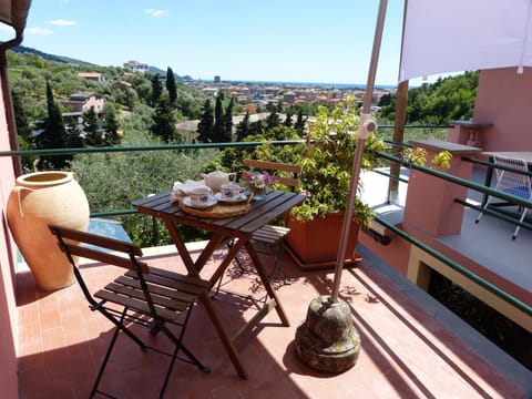 Olive Press Lodge House in Chiavari