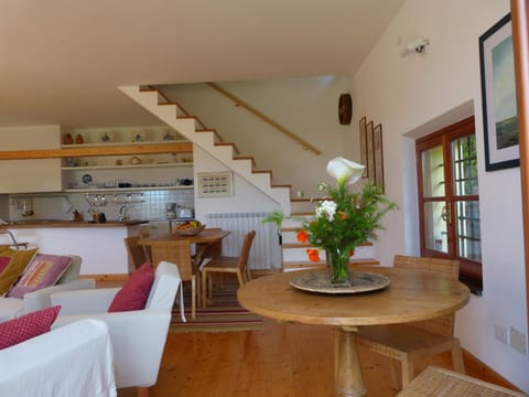 Olive Press Lodge House in Chiavari