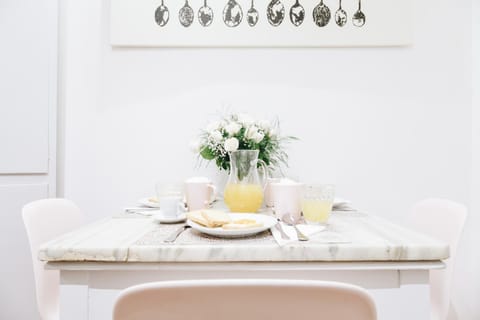 Coffee/tea facilities, Dining area